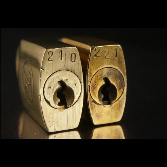 *FIRM* Authentic Louis Vuitton Vintage Lock and Key Set - Picture 12 of 13